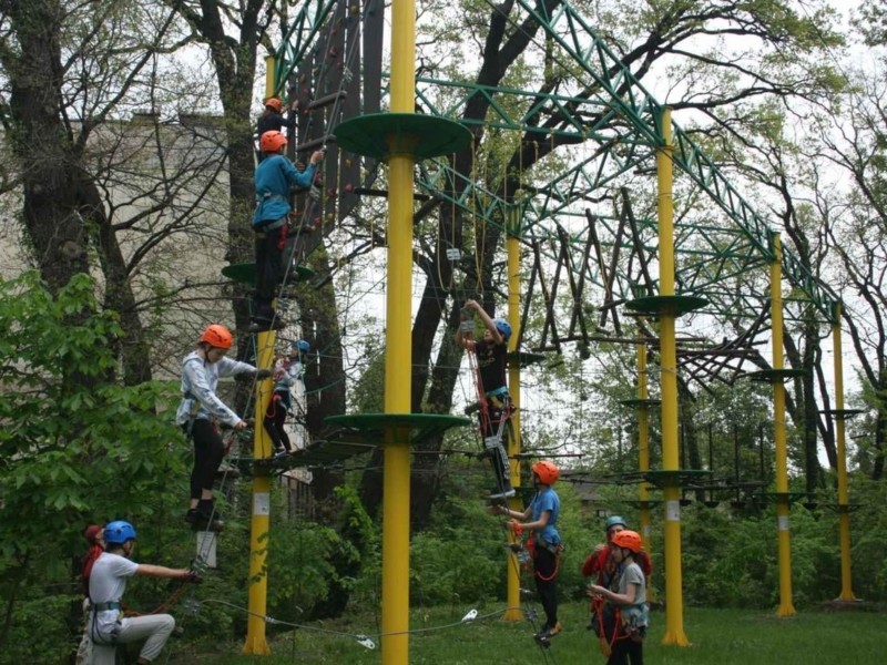 В Києві відкрився перший “Мотузковий парк” на шкільному подвір’ї (ФОТО)