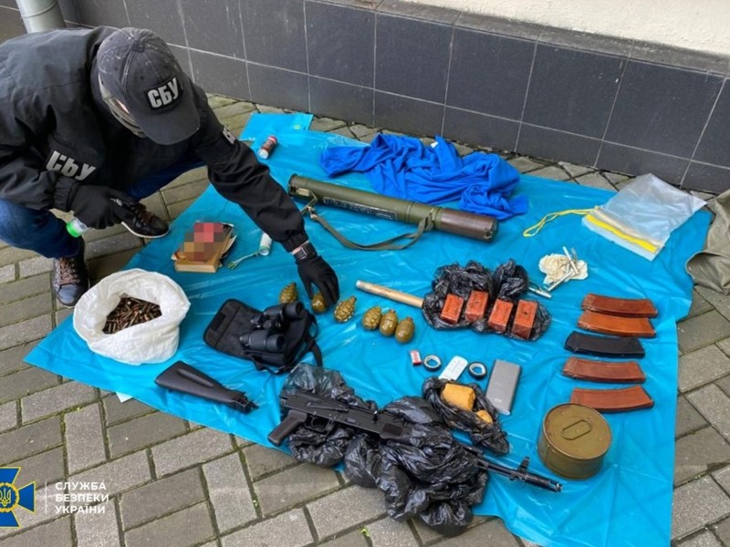 Готувались до війни? В центрі Києва знайшли протитанкові гранатомети та багато іншого