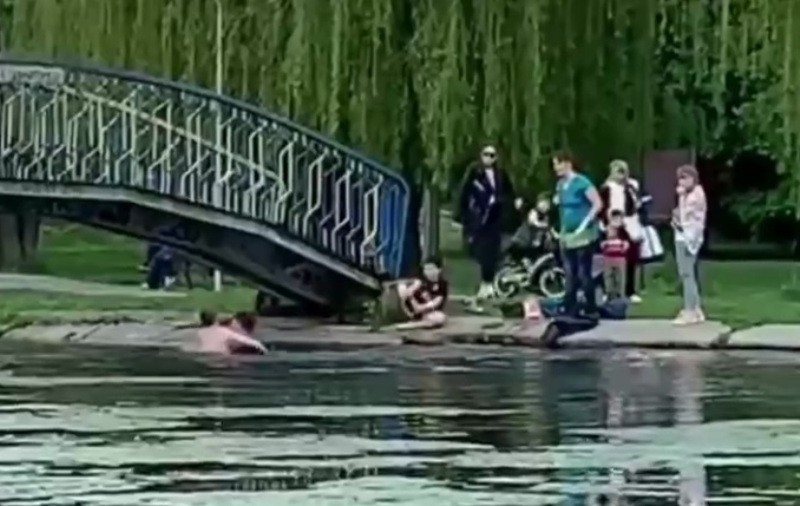 В парку “Перемога” дитина ледь не втопилася в озері (ВІДЕО)