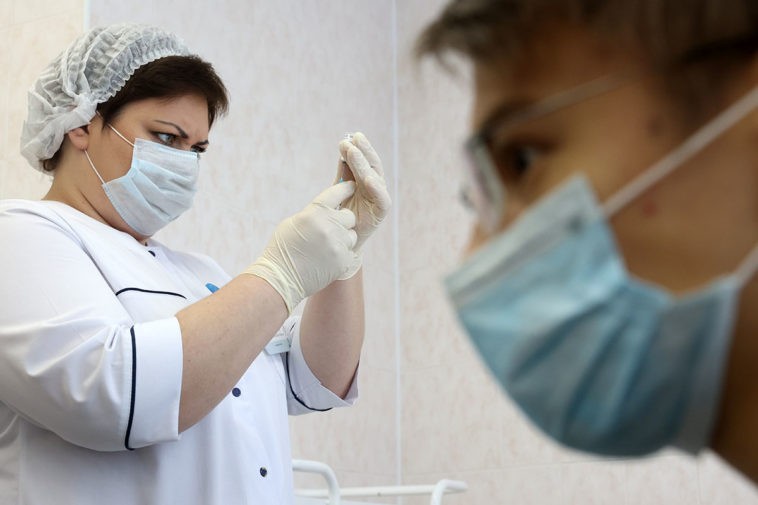 Covishield та AstraZeneca спричинили найбільше “побочки” вакцинованим українцям – МОЗ
