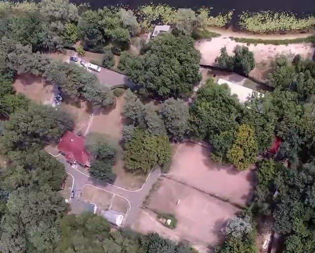 Потрусили Медведчука? Громаді Києва повернули гектар землі на Трухановому