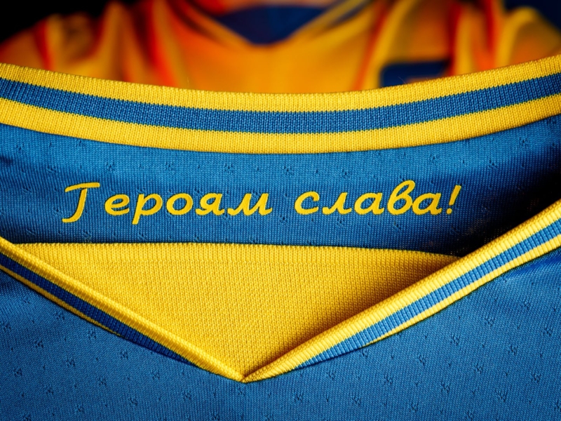 Представник України веде перемовини з УЄФА через слоган “Героям слава”