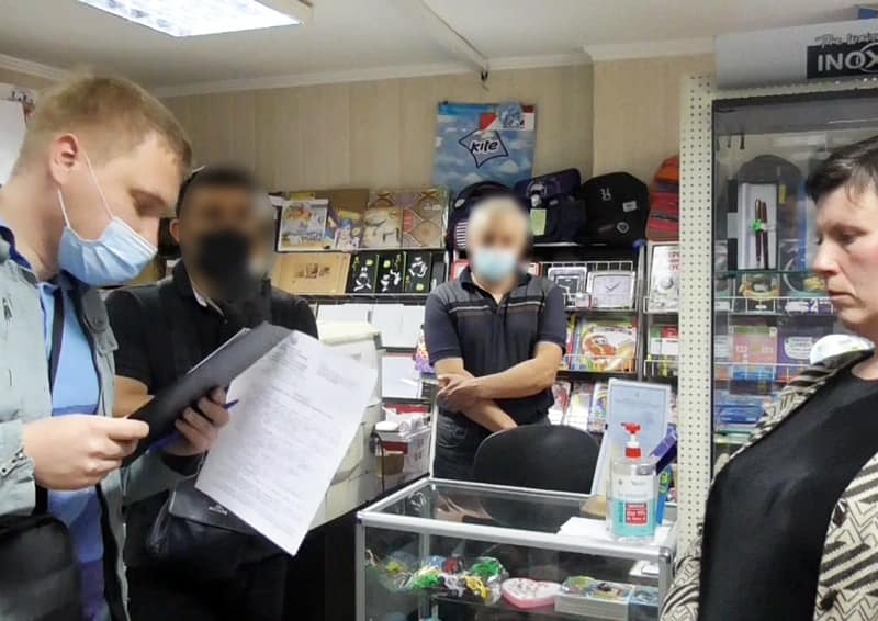 На Київщині затримали шахрайку-рекордсменку, яка погрожувала жертвам струмом