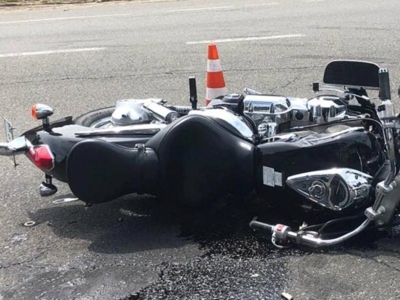 В Ірпені мотоцикл влетів в автівку: двоє людей в критичному стані (ВІДЕО 18+)