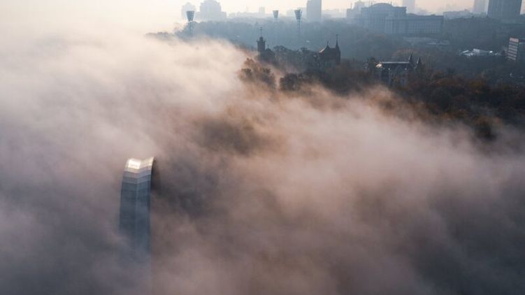 Київ огорнуло брудним смогом