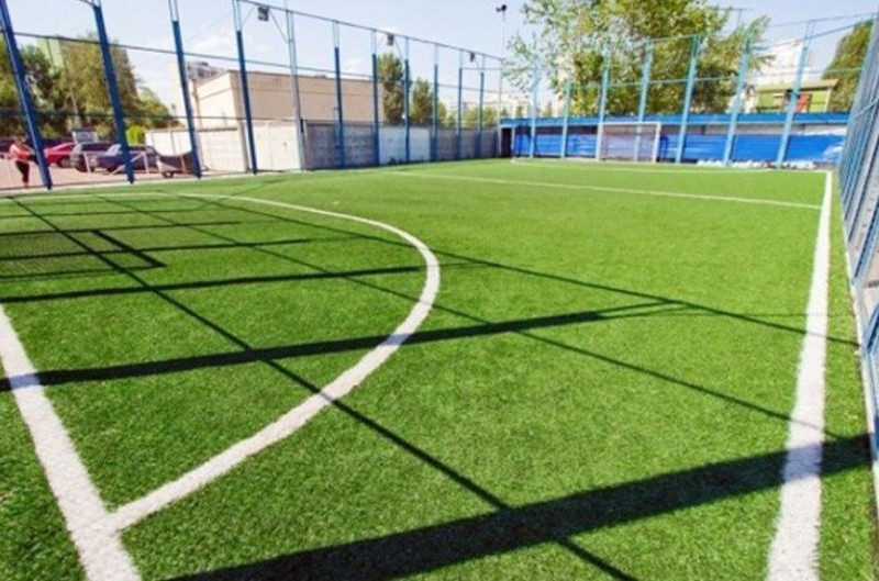 В школі на Заболотного облаштують футбольне поле зі штучним покриттям
