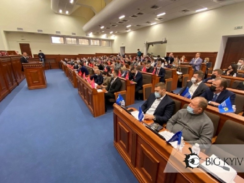Сесія у «замінованій» залі: як пройшло пленарне засідання Київради