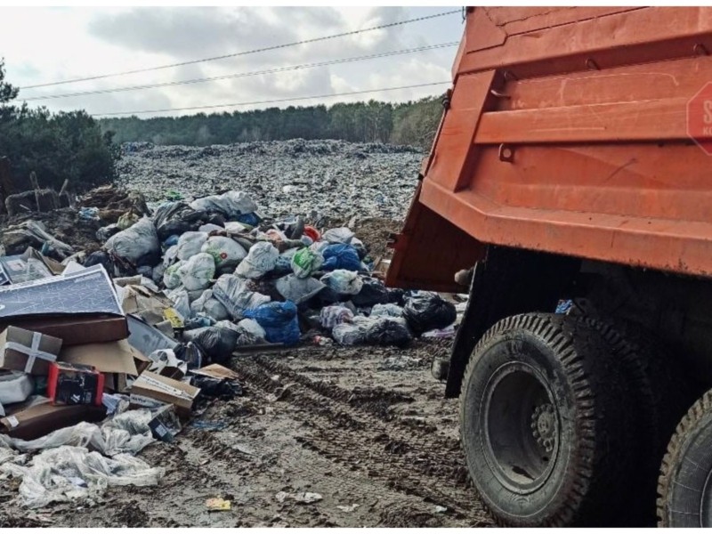 Масштабне сміттєзвалище нищить Блакитне озеро на Київщині (ВІДЕО)
