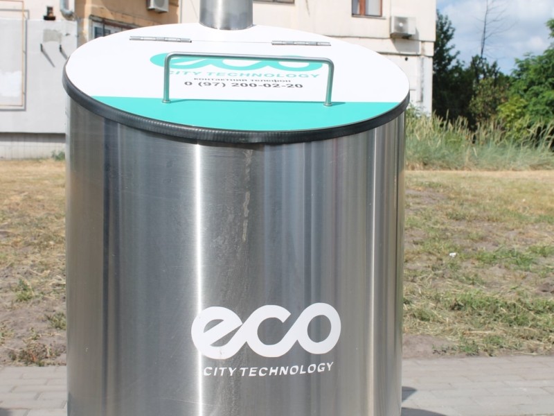 Ні смороду, ні сміття: на Троєщині тестують суперконтейнери для відходів