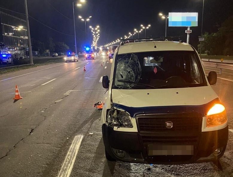 Смертельне ДТП у Голосієві: під колесами Fiat Doblо загинув пішохід-порушник