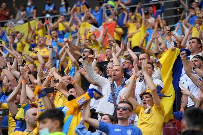 Української на трибунах побільшає: УЄФА дозволив допуск вболівальників гостей на міжнародні матчі