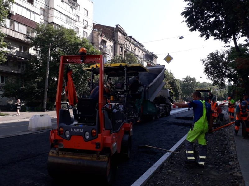 На дублері проспекту Перемоги розпочали ремонт дороги – рух обмежено до 1 жовтня (СХЕМА)