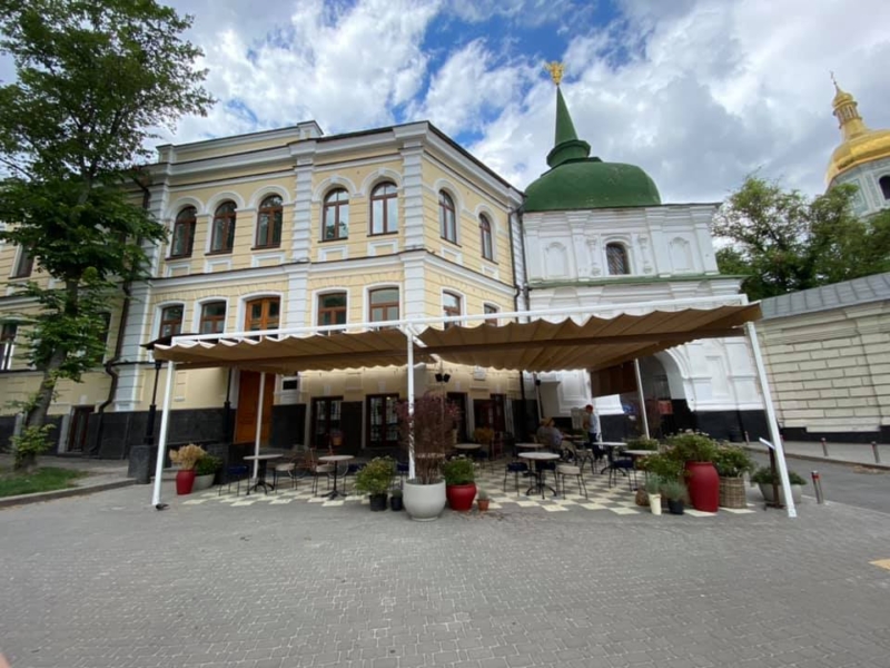 Обід за будь-яких умов. В історичному будинку Всеукраїнської православної ради відкрили ресторан