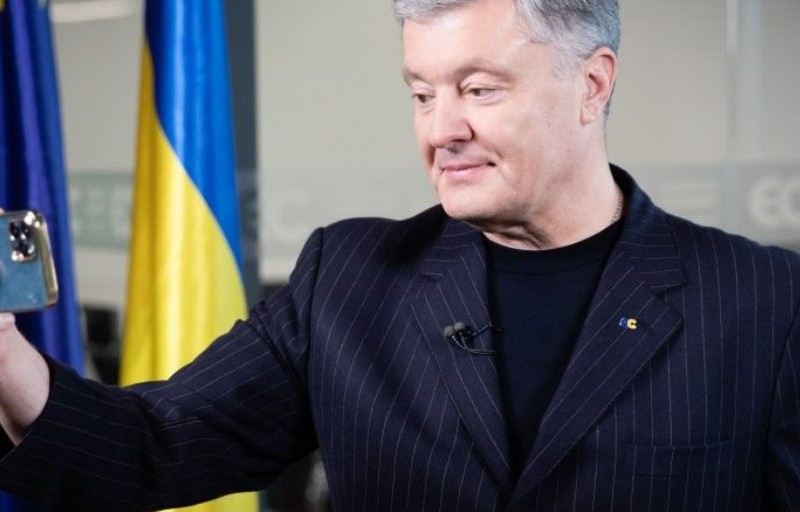 Порошенко – «95-му кварталу»: замість того, щоб жартувати над українською – жартуйте українською