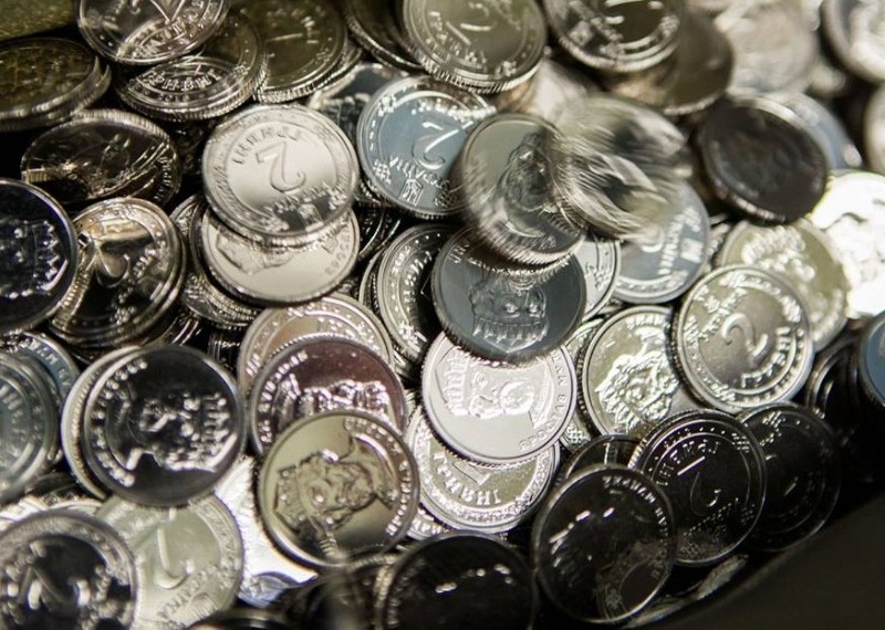 Виплакали: НБУ змінить дизайн нових монет в 1 і 2 грн через скарги українців