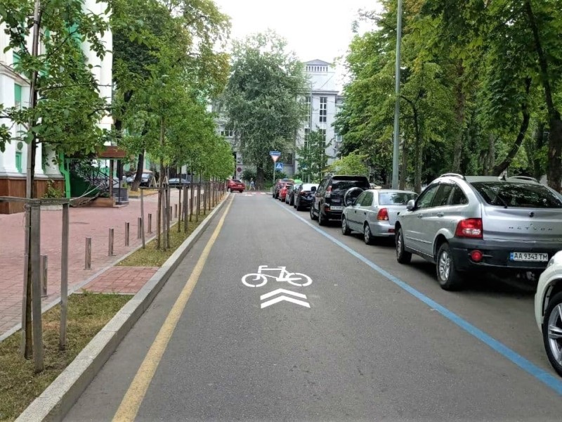 У Києві з’явилась перша смуга для моторизованого транспорту і велосипедів (ФОТО)