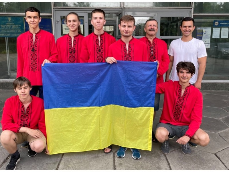 Математичні вундеркінди з України обійшли команди зі 100 країн світу на олімпіаді