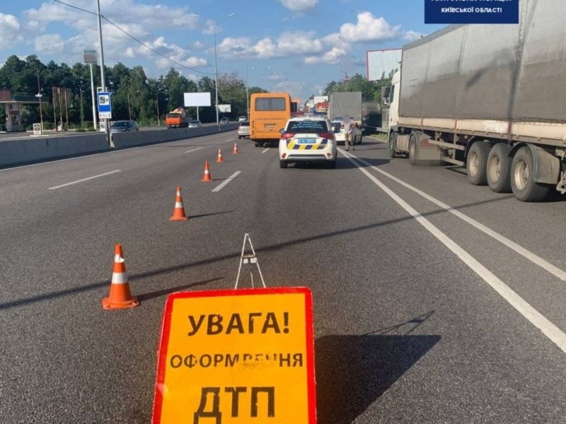 На Київщині в аварію потрапила маршрутка (ВІДЕО)