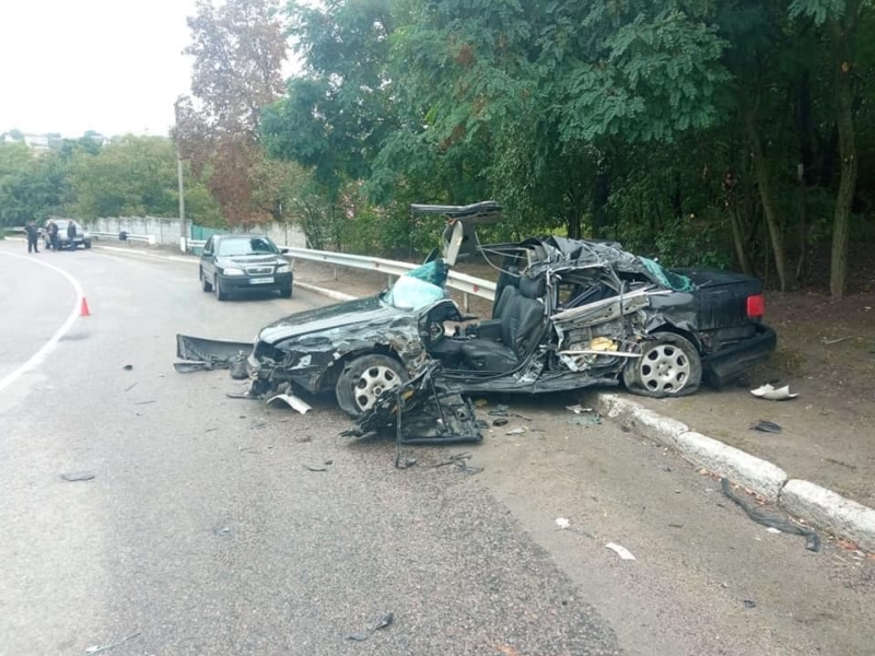 Подружжя з двома дітьми на Audi зіткнулось із вантажівкою на Київщині – всі четверо отримали тяжкі травми