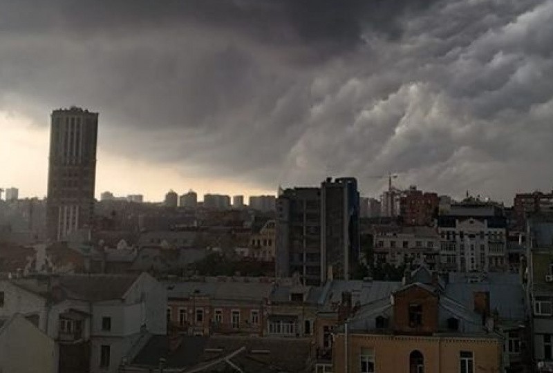 Йтимете на роботу – закрийте вікна. В Києві очікуються дощі з грозами та шквали