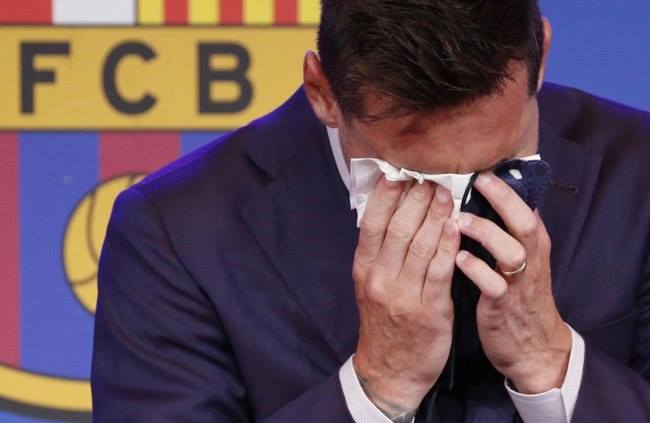 Мессі звільнили з “Барселони”. Футболіст не стримав сліз на прощальній пресконференції (ВІДЕО)