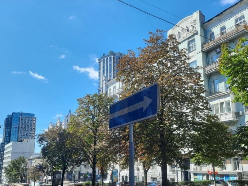 Дорожній рух на Антоновича став безпечнішим та комфортнішим (ФОТО)