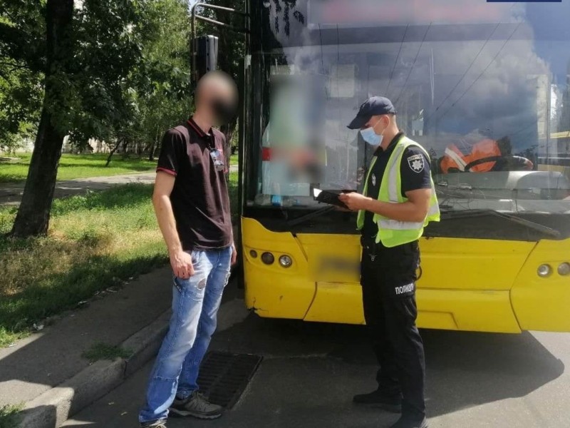 На проспекті Свободи водій тролейбусу під наркотиками віз пасажирів