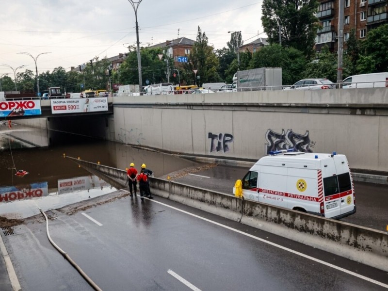 Потопи в Києві: у тунелі на Теліги сьогодні обмежать рух