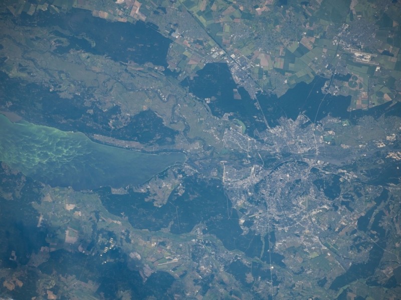 Українська столиця з космосу. NASA оприлюднило вражаючі знімки Києва