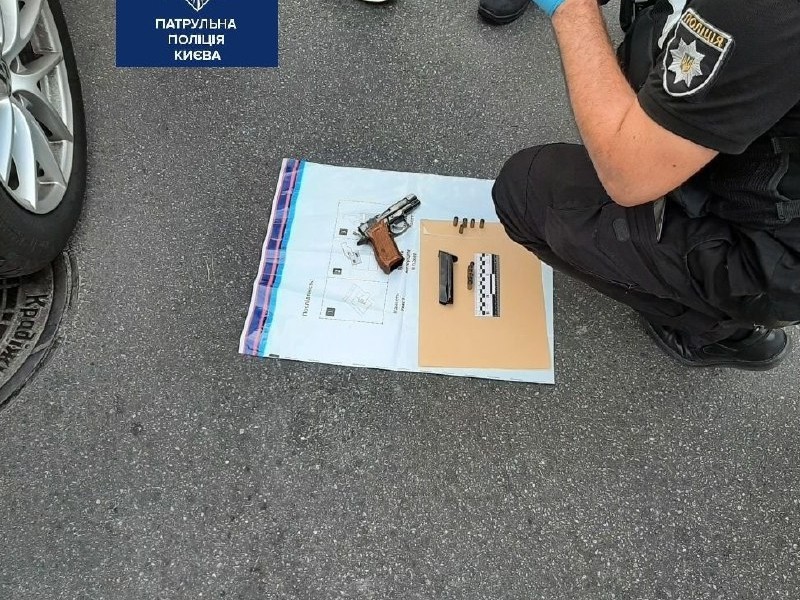 “Ковбой” на Фольксвагені пригрозив патрульним пістолетом через перекриття: що з того вийшло
