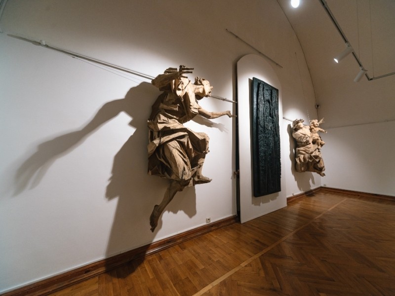 В Києві відкрилась дивовижна виставка дерев’яних скульптур (ФОТО)
