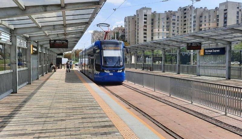 Оновлена станція швидкісного трамвая «Вулиця Зодчих» вже приймає пасажирів (ФОТО)