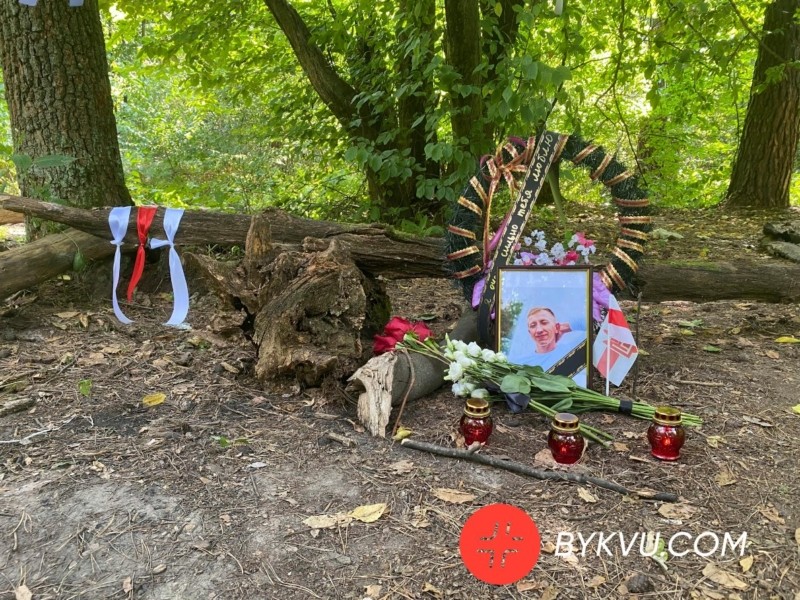 У Києві на місці смерті активіста Шишова з’явився стихійний меморіал (ФОТО)