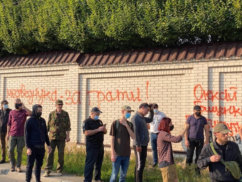 Ветерани АТО пікетували особняк Медведчука: вимагали заборонити агентів Кремля