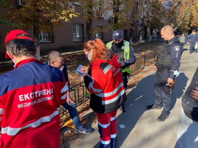 Інспектору з паркування у центрі Києва зламали ніс: подробиці
