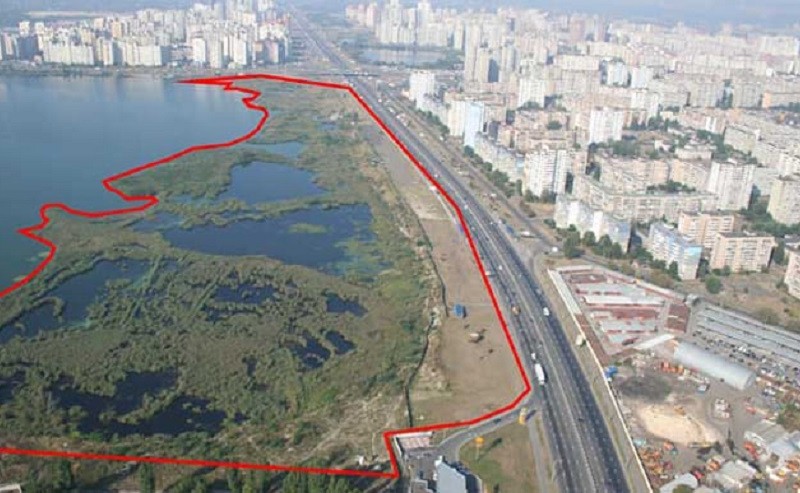 Хомутиннік хоче побудувати великий ТРЦ на київському озері