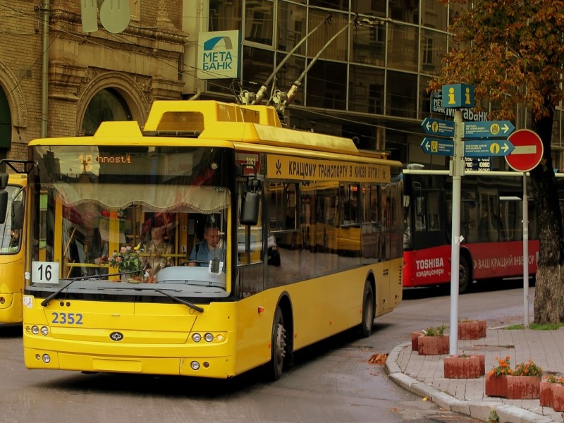 Маршрути кількох тролейбусів зміняться в ніч проти 17 вересня – графік