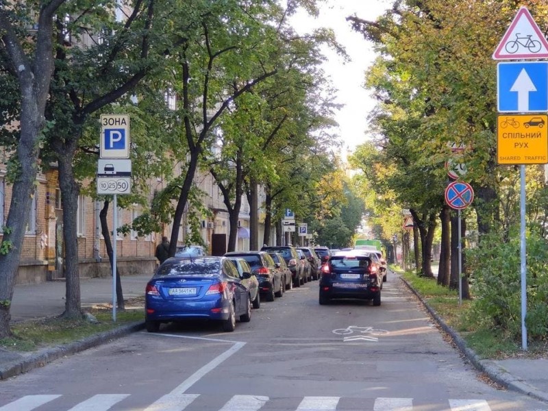 В Києві відновили оплату за паркування автівок