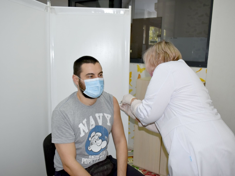 Вакцинація від COVID-19 триває: у Києві працює понад 70 пунктів щеплення (АДРЕСИ, ТЕЛЕФОНИ)