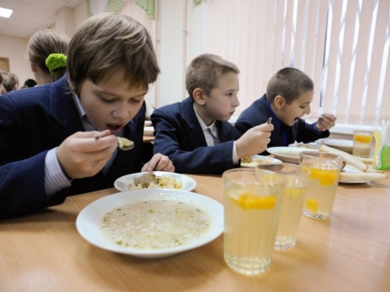 Харчування у столичних школах подорожчає: коли і що стало причиною