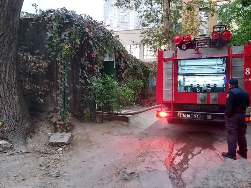 Під час пожежі в будівлі на Драгомирова виявлено тіло чоловіка
