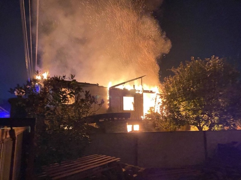 На Русанівських садах спалахнула страшна пожежа. Чоловік згорів живцем (ФОТО)