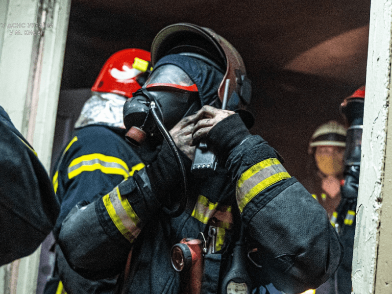 У столиці рятувальники евакуювали людей через загоряння в електрощитовій