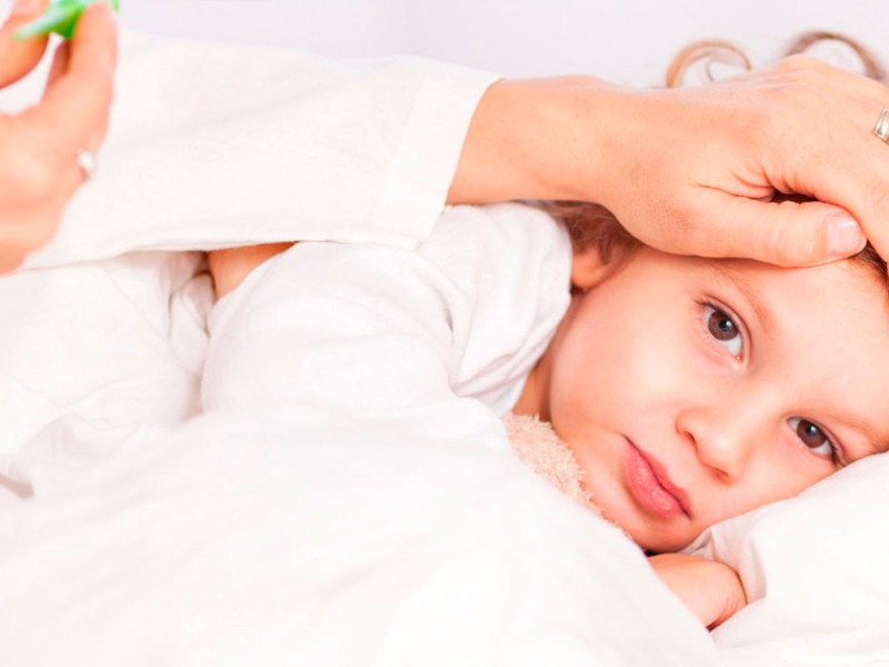 Коли у дитини висока температура: педіатриня про лихоманку та як правильно збити високі градуси