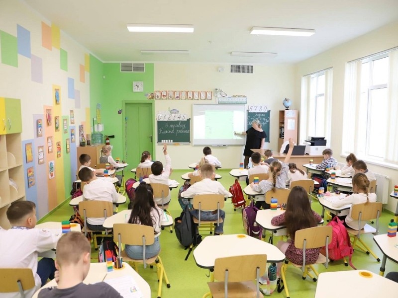 Школярам Київщини дозволили навчатись у змішаному форматі