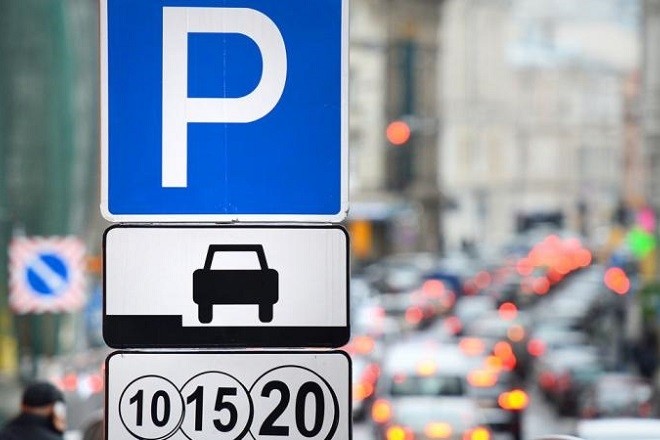 Як не “зловити” штраф. У Києві діють нові правила паркування