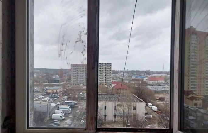 В Броварах після сварки з дівчиною хлопець випав з вікна 9 поверху (ФОТО)