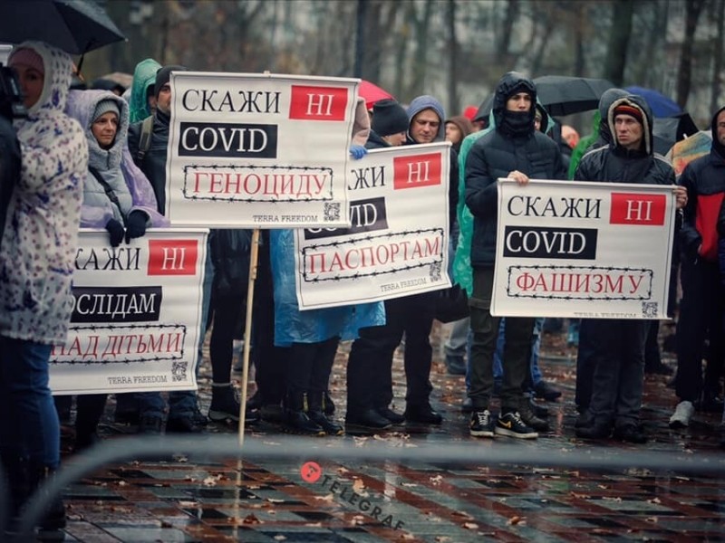Карантин, день 622. “Антивакцинатори” заблокували центр Києва. Вулиці перекрито (карта)