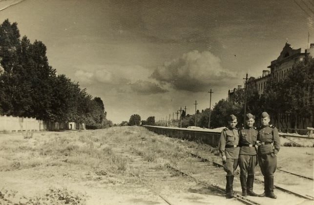 Історичне фото.  Як виглядала вулиця Дегтярівська майже 70 років тому
