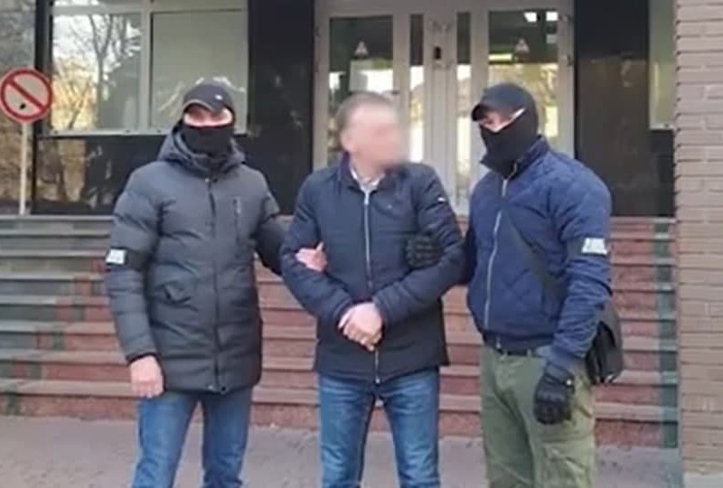У Києві затримали серійного “клофелінщика”-грабіжника, який присвоїв мільйони чужих гривень